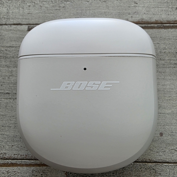 Bose Quiet Comfort Ultra White Smoke Wireless Earbuds - Picture 8 of 9